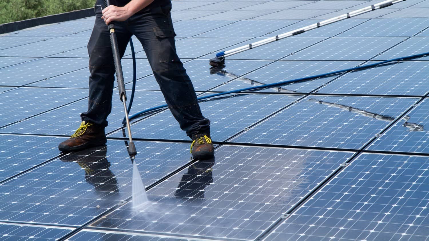 solar panel maintenance cleaning